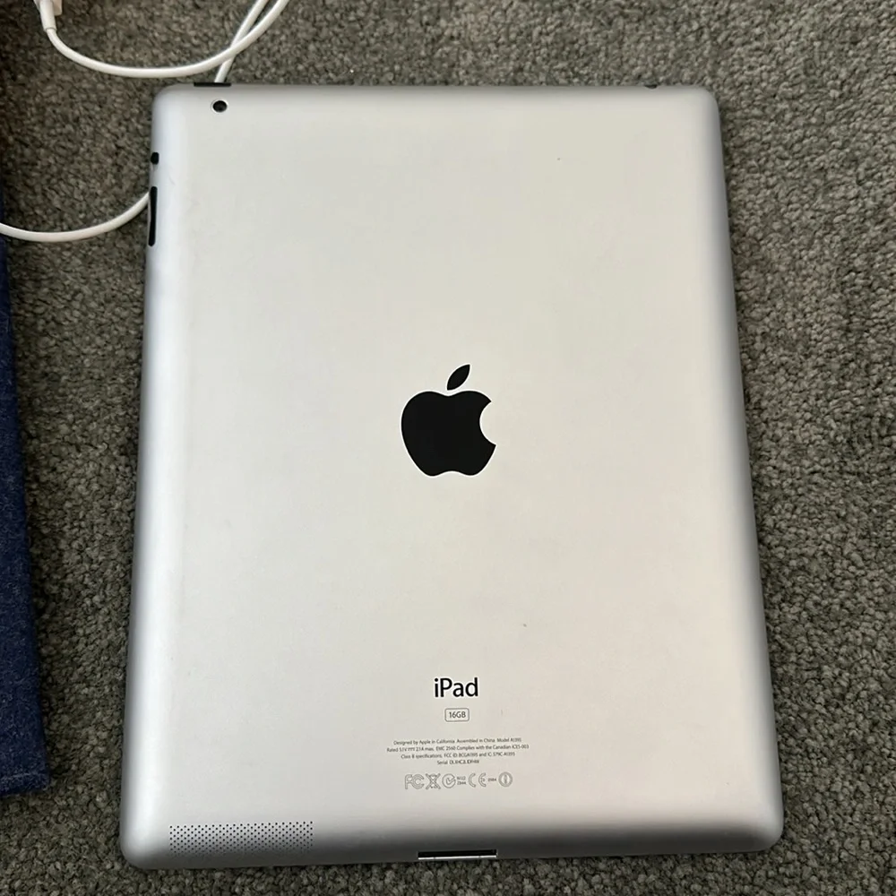 Apple IPad 2nd generation model A1395 16GB